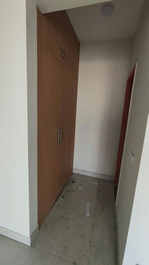 Room in 3 BHK Apartment at Tata Eureka Park, Sector 150 – for Rent