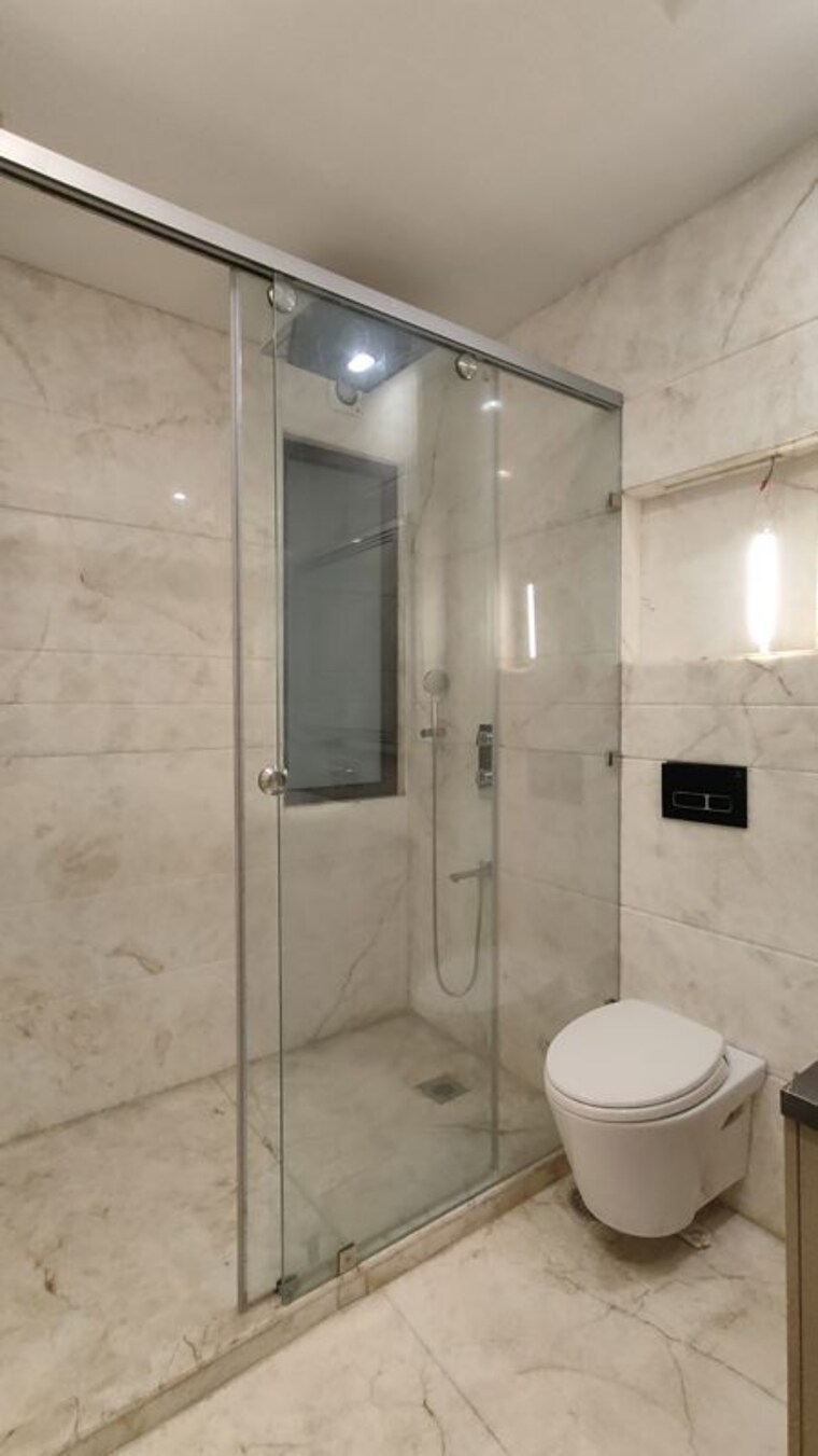 Bathroom, green-wood-city 4 Bedroom 4500 Sq.Ft. Builder Floor In Sector 45 Gurgaon 10263304
