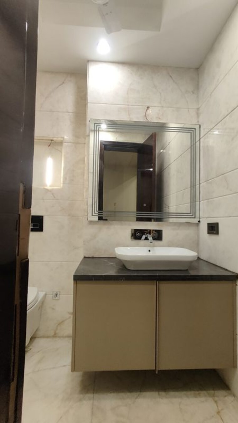 Bathroom, green-wood-city 4 Bedroom 4500 Sq.Ft. Builder Floor In Sector 45 Gurgaon 10263304
