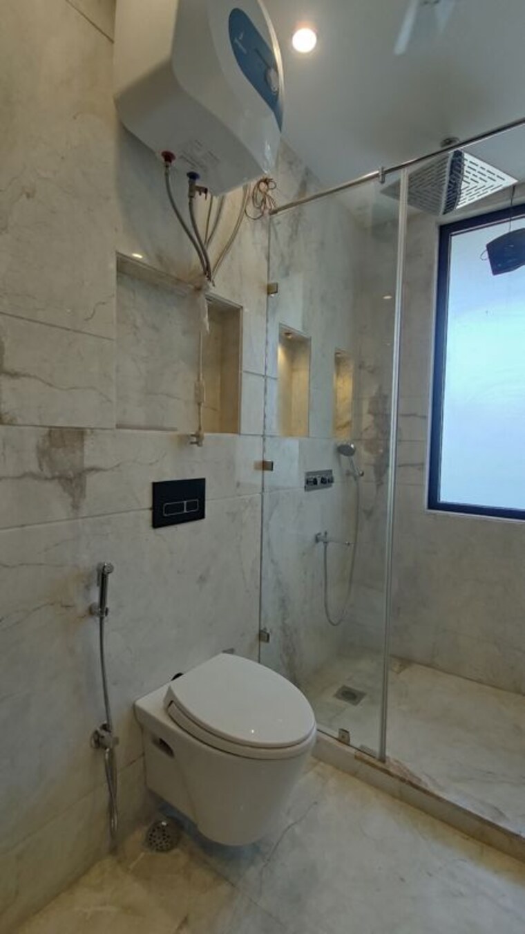 Bathroom, green-wood-city 4 Bedroom 4500 Sq.Ft. Builder Floor In Sector 45 Gurgaon 10263304