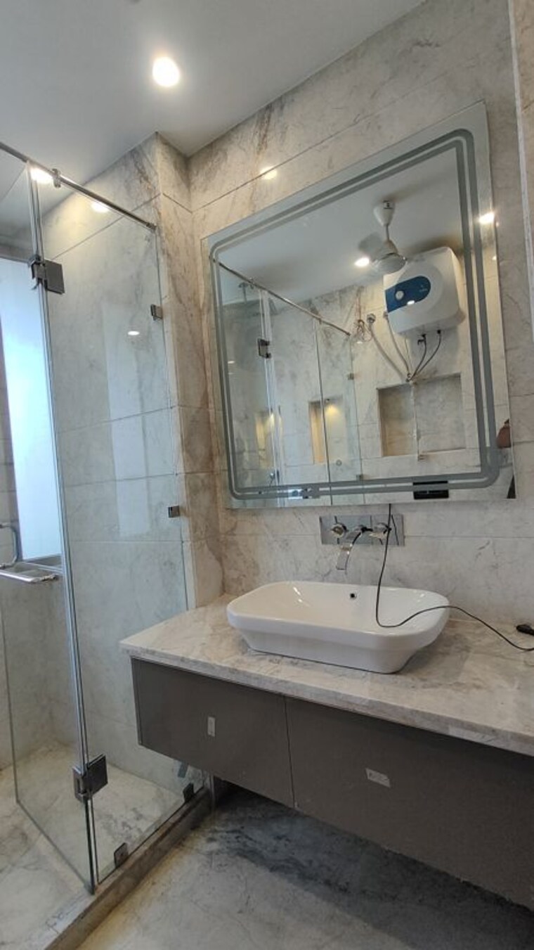 Bathroom, green-wood-city 4 Bedroom 4500 Sq.Ft. Builder Floor In Sector 45 Gurgaon 10263304