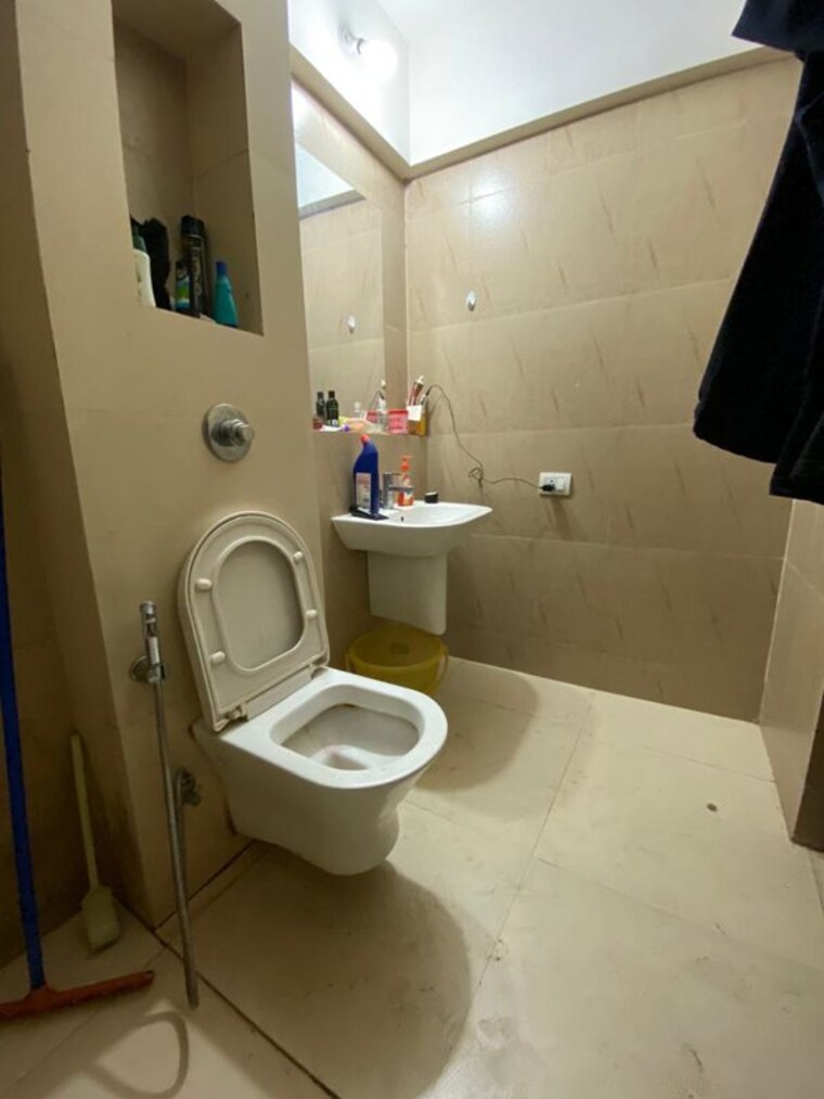 Bathroom, lodha-splendora 3 Bedroom 1100 Sq.Ft. Apartment In Ghodbunder Road Thane 10263307