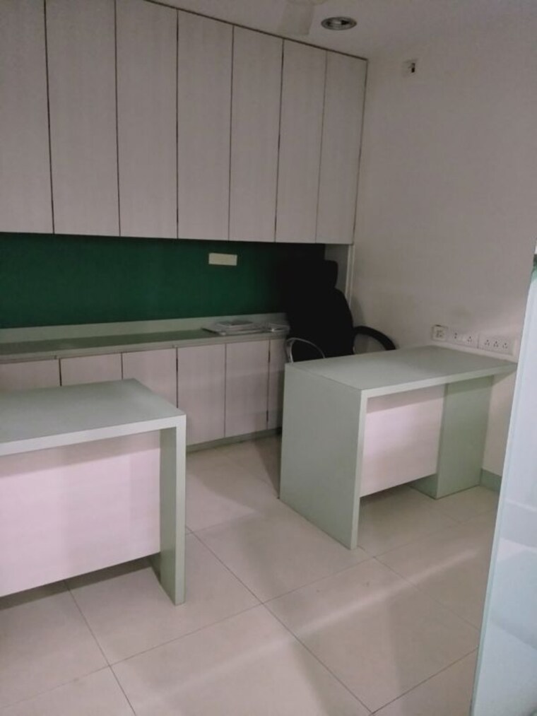 undefined, super-shopping-complex Commercial Office Space 630 Sq.Ft. In Kandivali West Mumbai 10182415