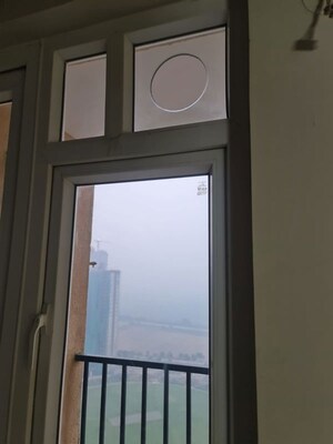 Room in 3 BHK Apartment at Tata Eureka Park, Sector 150 – for Rent