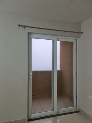 Room in 3 BHK Apartment at Tata Eureka Park, Sector 150 – for Rent