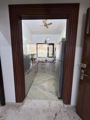 Room in 3 BHK Builder Floor at Sector 21d – for Rent