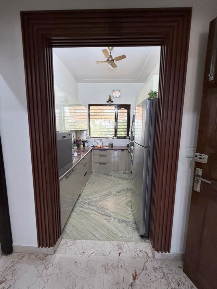 Room, sector 21d 3 Bedroom 250 Sq.Yd. Builder Floor In Sector 21d Faridabad 10263369