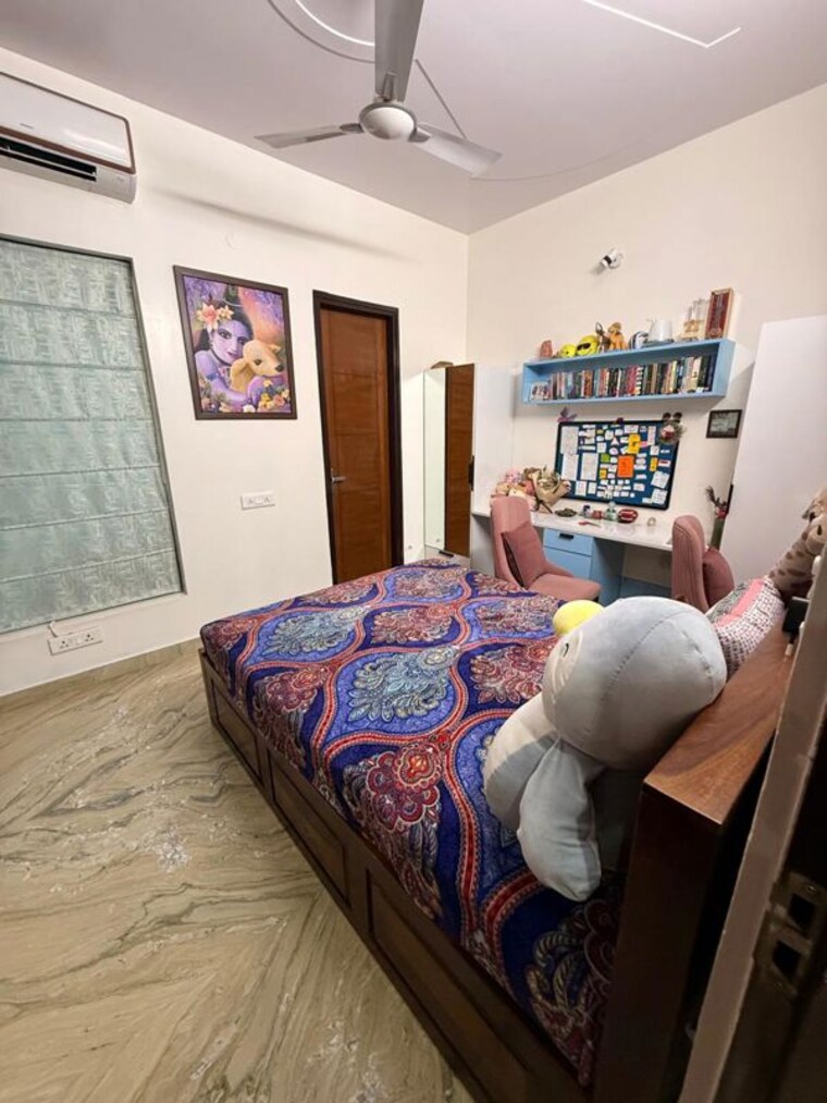 Bedroom, sector 21d 3 Bedroom 250 Sq.Yd. Builder Floor In Sector 21d Faridabad 10263369