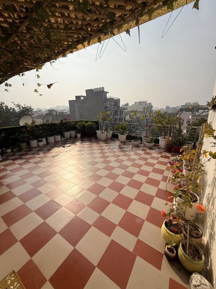 Balcony, sector 21d 3 Bedroom 250 Sq.Yd. Builder Floor In Sector 21d Faridabad 10263369