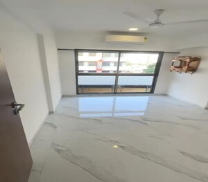 Bedroom in 2 BHK Apartment at Matunga East – for Rent