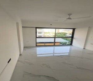 Bedroom in 2 BHK Apartment at Matunga East – for Rent