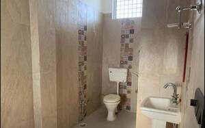 Bathroom in 3 BHK Apartment at Hazratganj – for Rent