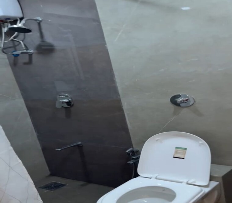 Attached Bathroom, sion east 1 Bedroom 595 Sq.Ft. Apartment In Sion East Mumbai 10256259