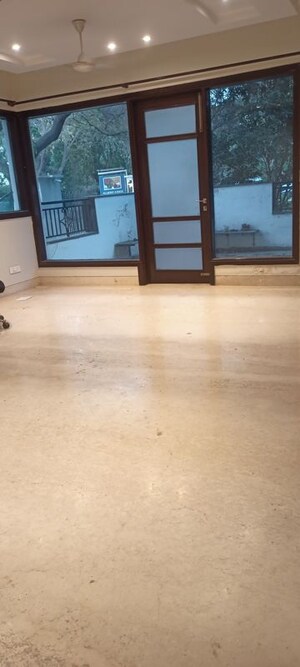 Room in 3 BHK Builder Floor at DLF City Phase IV, Dlf Phase iv – for Rent