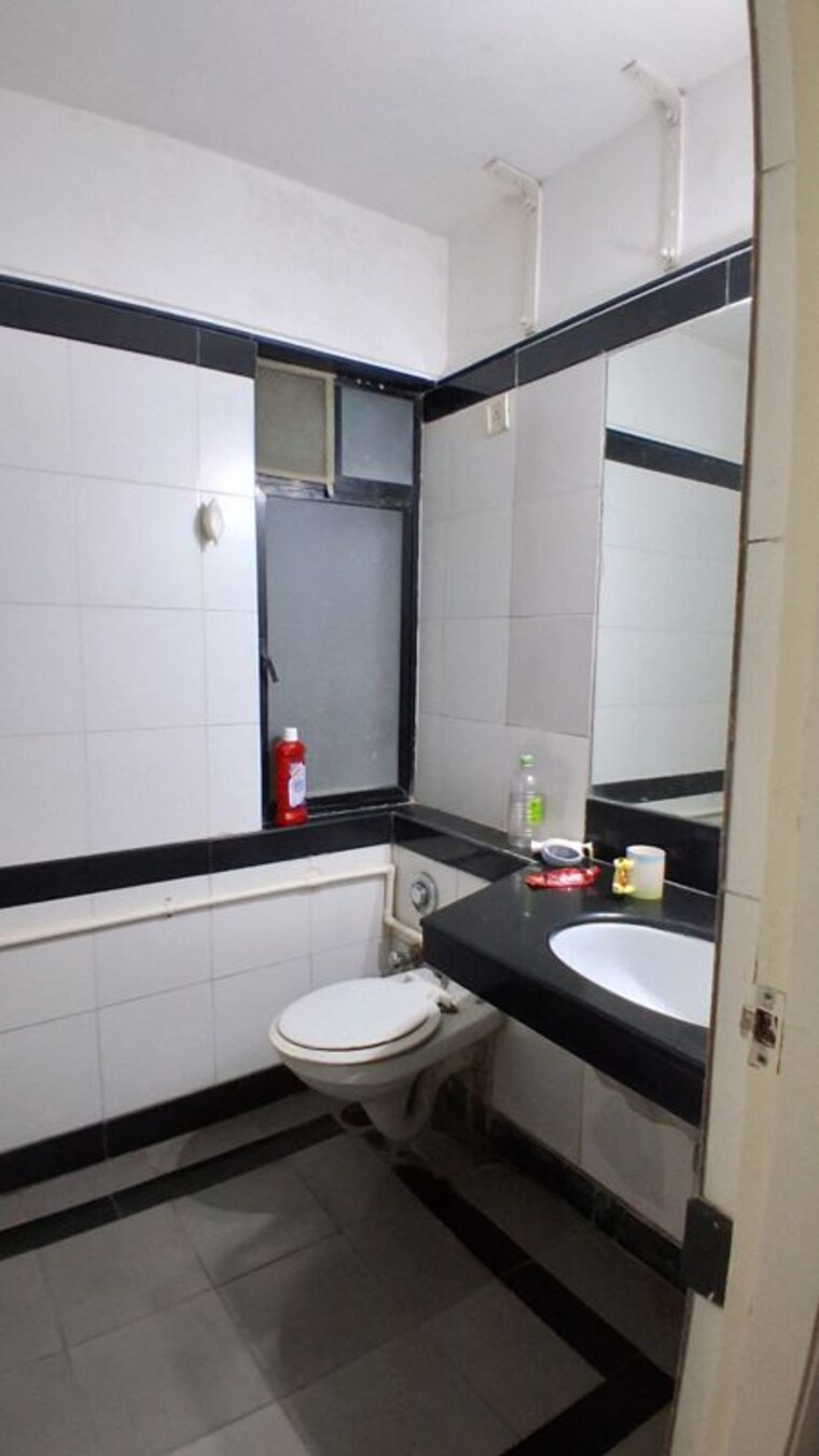Bathroom, shikhar-kunj-malad 3 Bedroom 1100 Sq.Ft. Apartment In Malad East Mumbai 10263480