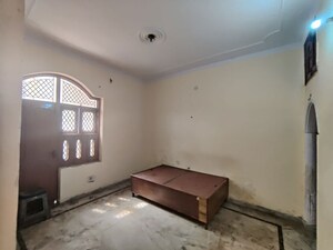 Room in 3 BHK Builder Floor at Ashoka Enclave – for Rent