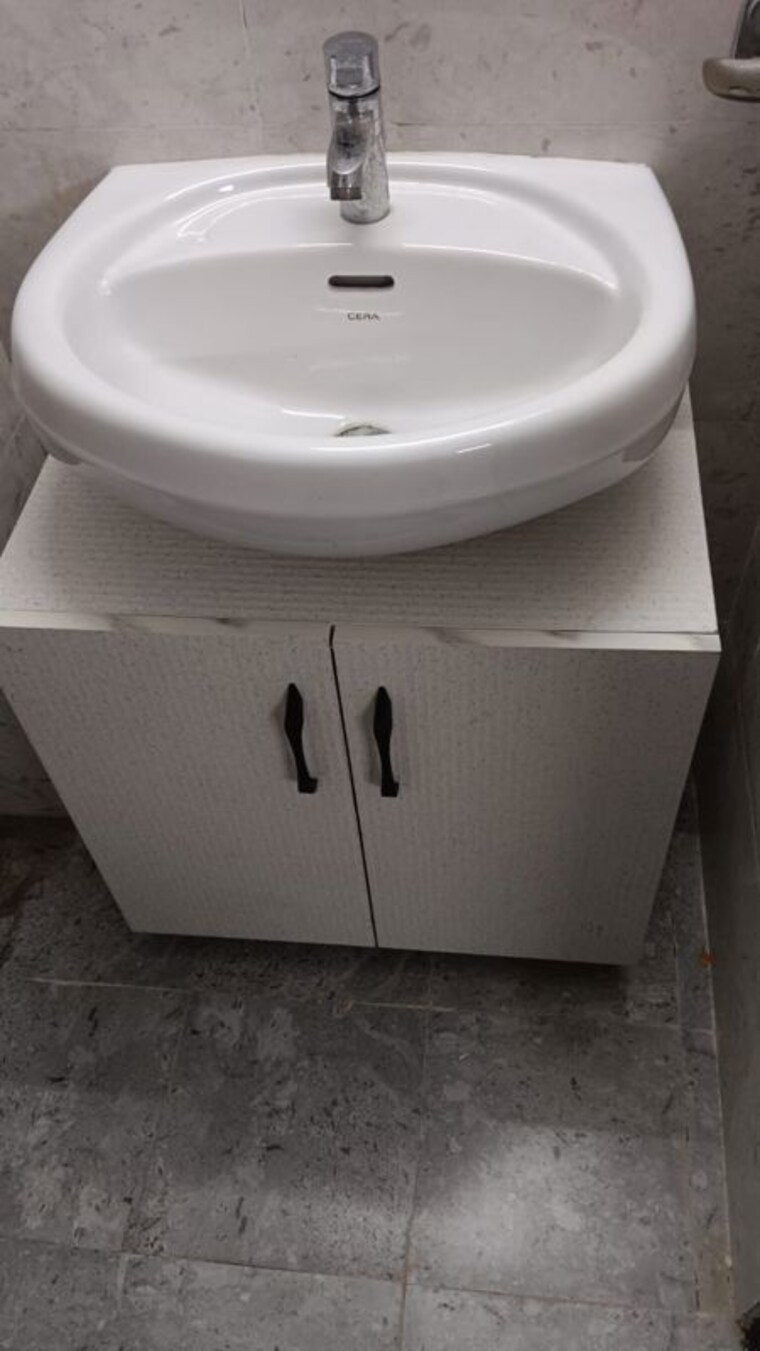 Bathroom, omaxe-royal-residency-faridabad 3 Bedroom 1925 Sq.Ft. Apartment In Sector 79 Faridabad 10263617