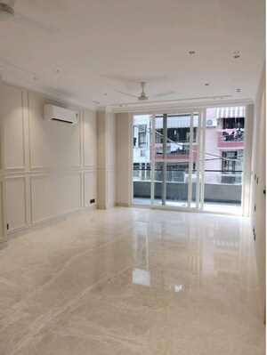 Room in 4 BHK Independent House at Sahastradhara Road – for Sale