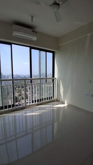 Room in 2 BHK Apartment at Dynamix Divum, Malad East – for Rent