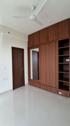 Room in 2 BHK Apartment at Dynamix Divum, Malad East – for Rent