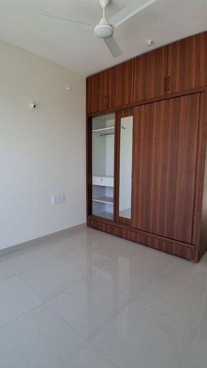 Room in 2 BHK Apartment at Dynamix Divum, Malad East – for Rent