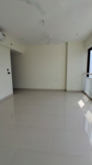 Room in 2 BHK Apartment at Dynamix Divum, Malad East – for Rent