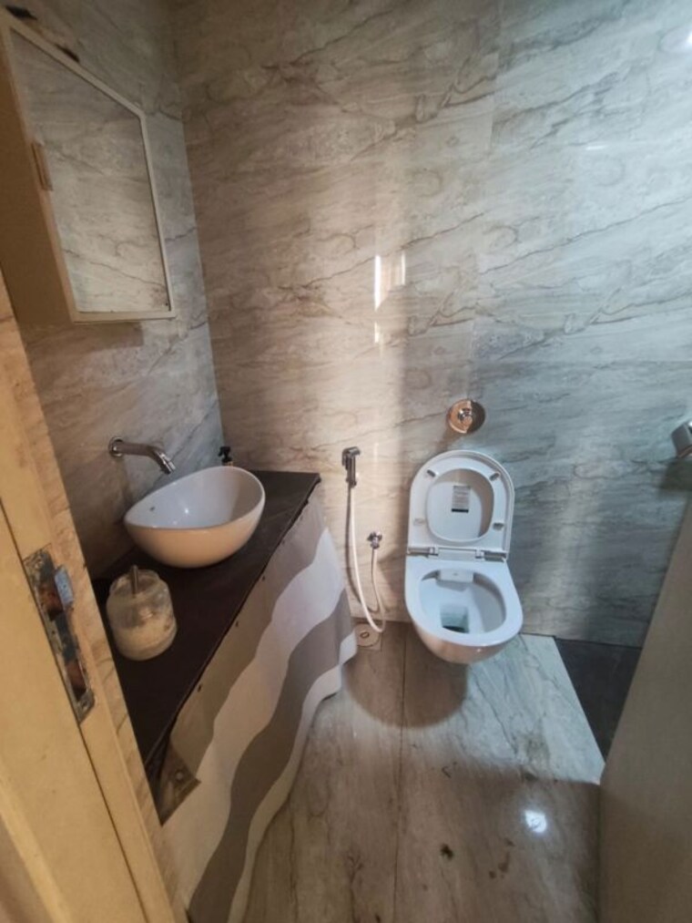 Bathroom, rsb-ms-h2o 3 Bedroom 950 Sq.Ft. Apartment In Santacruz East Mumbai 10263631