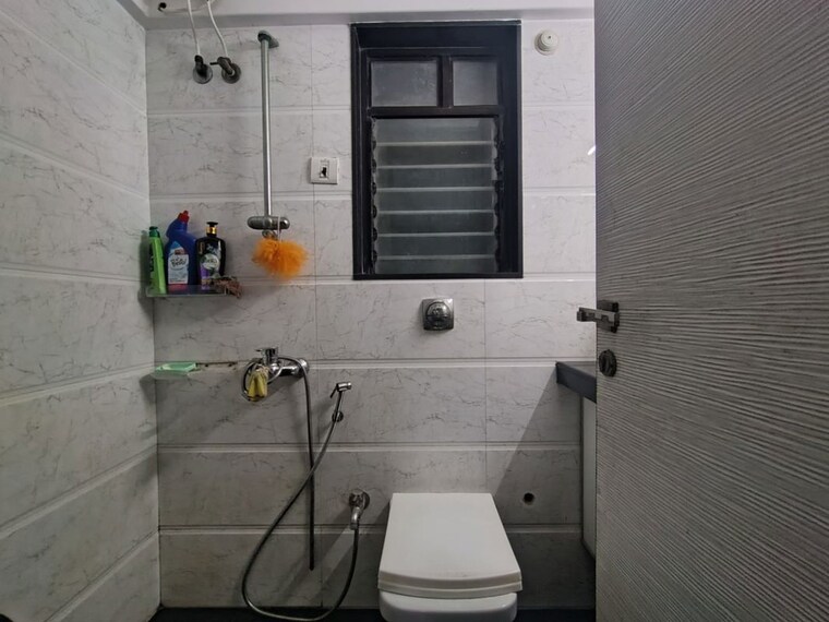 Bathroom, raunak-sai-dham-towers 2 Bedroom 718 Sq.Ft. Apartment In Kandivali West Mumbai 10263702
