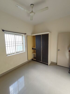Room in 1 BHK Builder Floor at Lb Shastri Nagar – for Rent