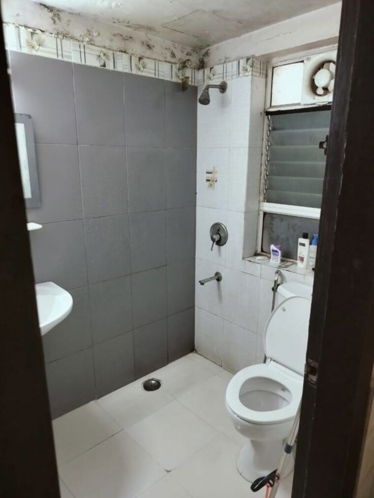 Bathroom, south-city-garden 2 Bedroom 920 Sq.Ft. Apartment In B L Saha Road Kolkata 10263524