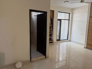 Room in 3 BHK Builder Floor at Sector 40 – for Rent