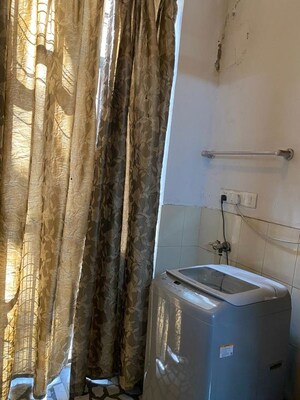 Furnished Amenities in 3 BHK Builder Floor at Malviya Nagar – for Rent