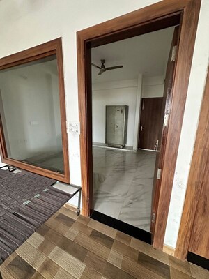 Room in 3 BHK Builder Floor at Sector 3 Greater Noida – for Rent