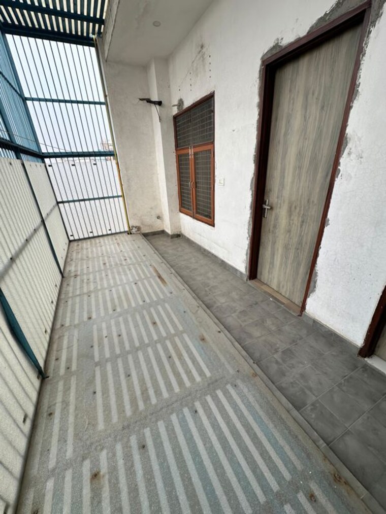Balcony, sector 3 greater noida 3 Bedroom 200 Sq.Mt. Builder Floor In Sector 3 Greater Noida Greater Noida 10263814