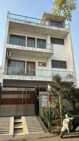 3 BHK Builder Floor – Exterior View View at Sector 3 Greater Noida - for Rent