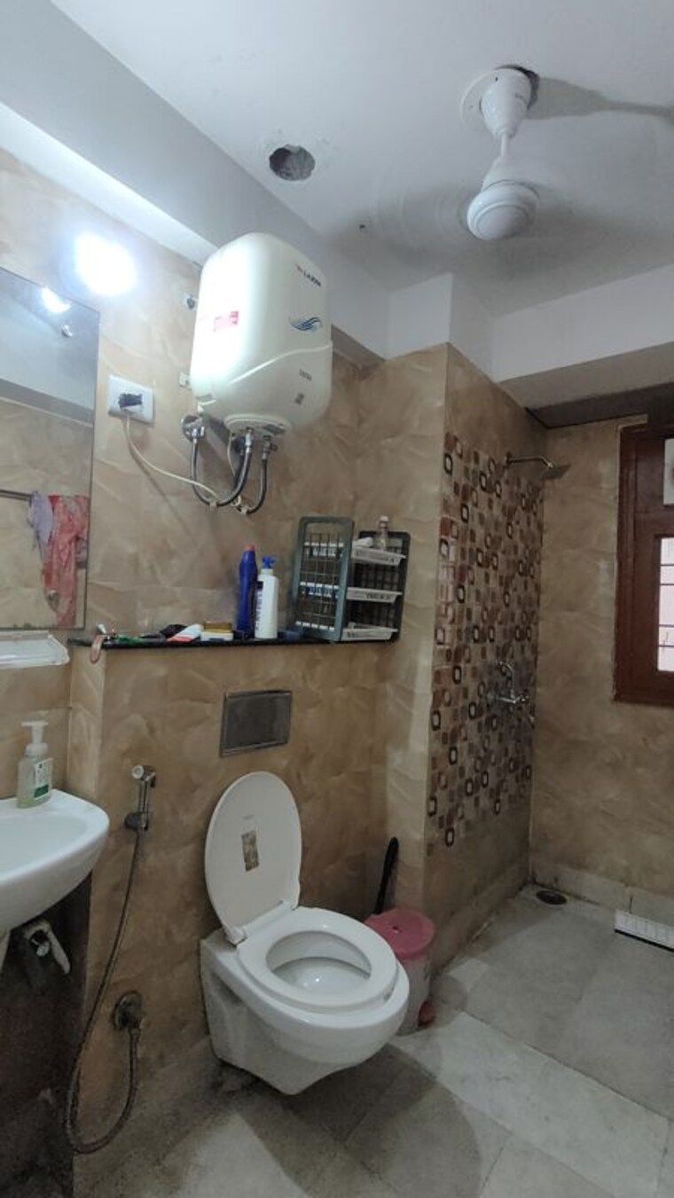 Bathroom, sector 45 2 Bedroom 1500 Sq.Ft. Builder Floor In Sector 45 Gurgaon 10263812