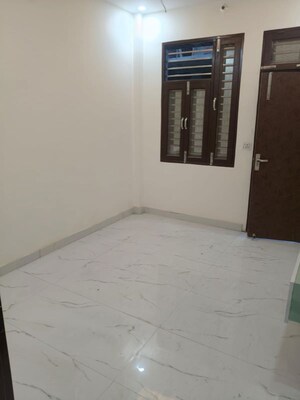Room in 3 BHK Independent House at Sector 52 – for Rent