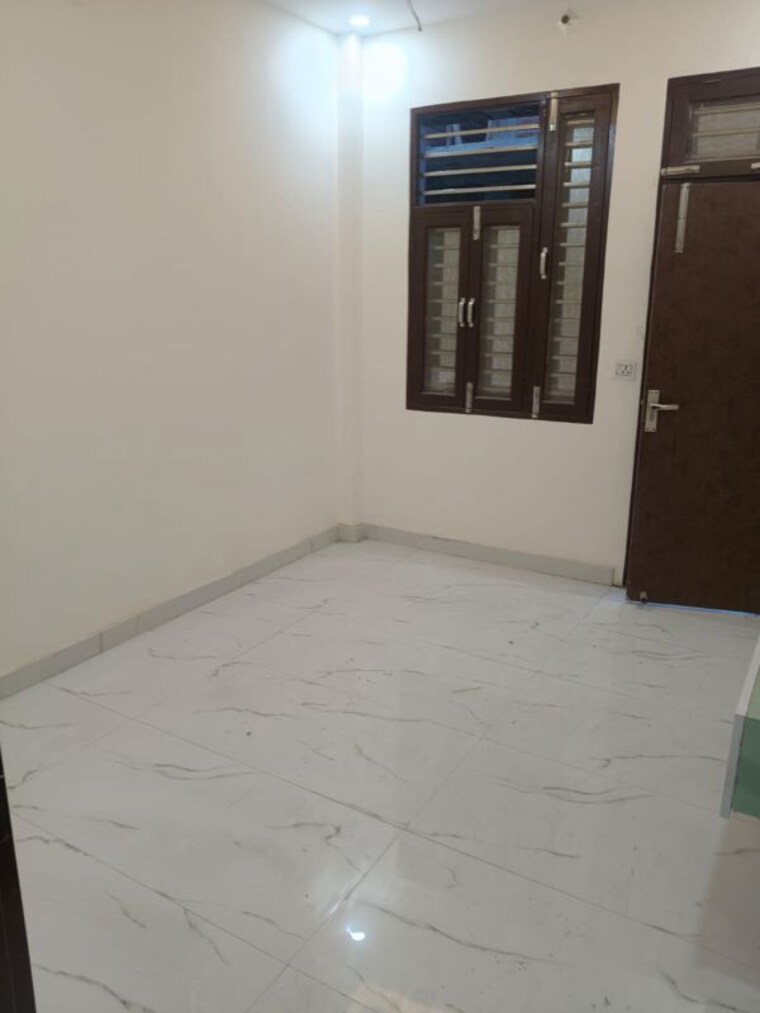 Room, sector 52 3 Bedroom 2200 Sq.Ft. Independent House In Sector 52 Noida 10263767