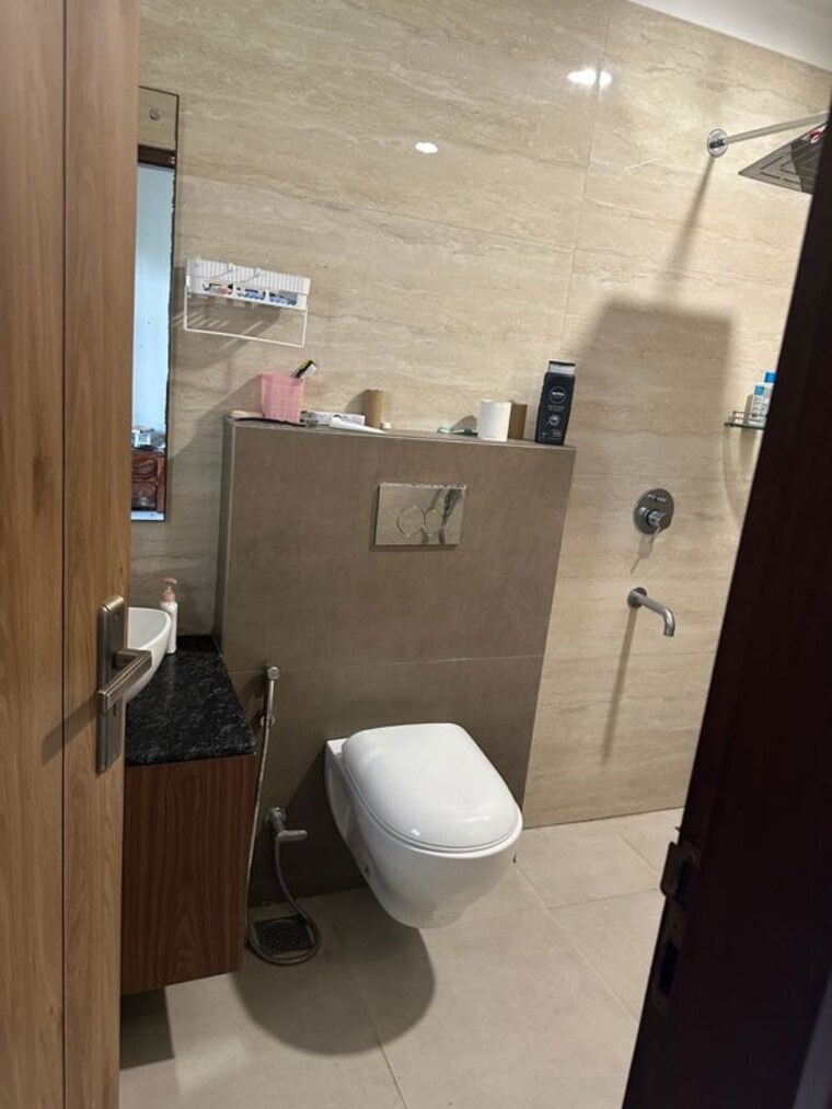 Bathroom, ansal-sushant-shopping-arcade 3 Bedroom 1450 Sq.Ft. Builder Floor In Sector 27 Gurgaon 10263806