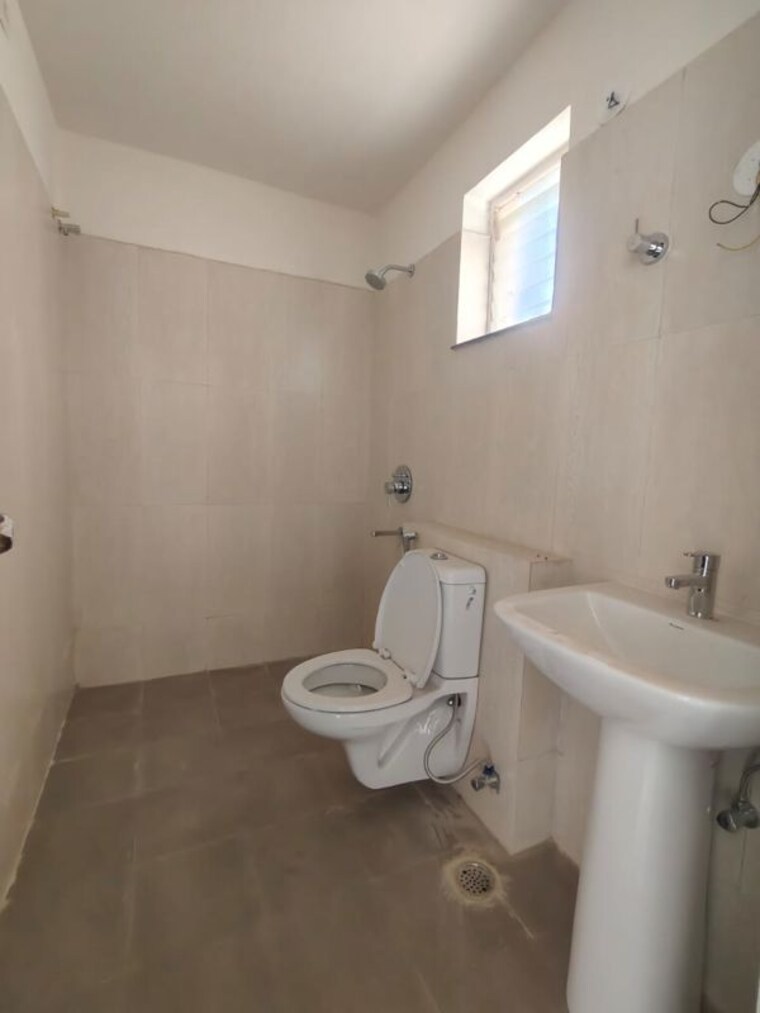 Bathroom, aditya-capitol-heights 3 Bedroom 2000 Sq.Ft. Apartment In Hi Tech City Hyderabad 10263847