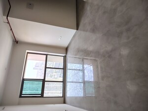 Room in 2 BHK Apartment at Sheth Auris Bliss, Malad West – for Rent