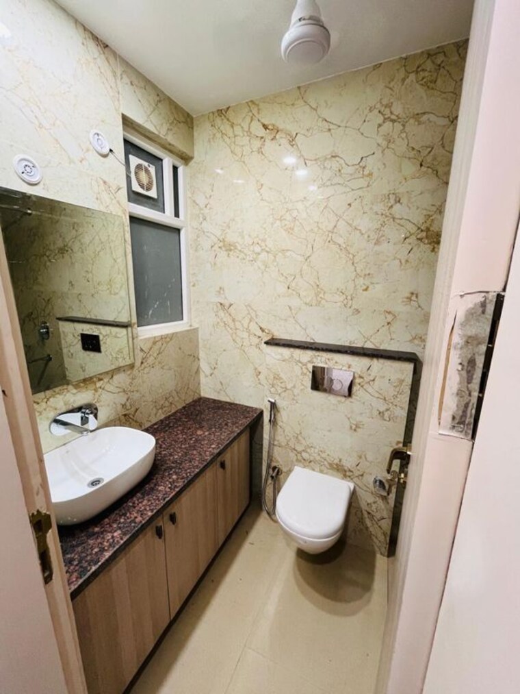 Bathroom, smart-world-orchard 3.5 Bedroom 1553 Sq.Ft. Apartment In Sector 61 Gurgaon 10263844