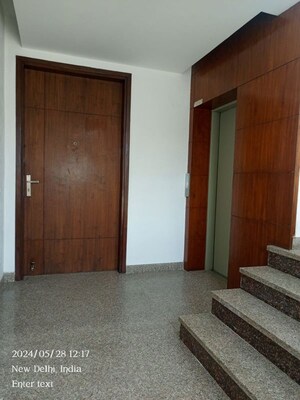 Room in 4 BHK Builder Floor at Greater Kailash ii – for Rent