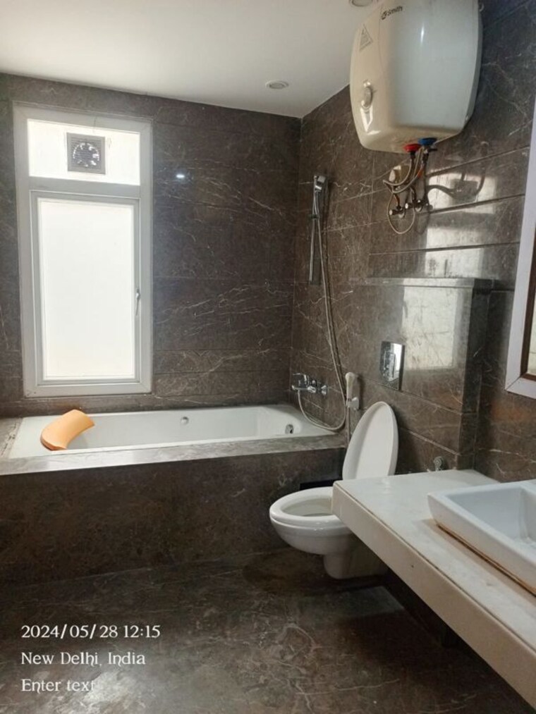 Bathroom, greater kailash ii 4 Bedroom 550 Sq.Ft. Builder Floor In Greater Kailash ii Delhi 10263868