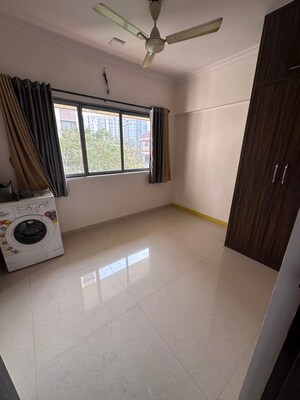 Bedroom in 3.5 BHK Apartment at Chembur – for Rent