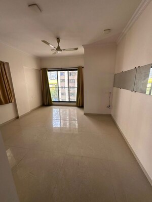 Bedroom in 3.5 BHK Apartment at Chembur – for Rent