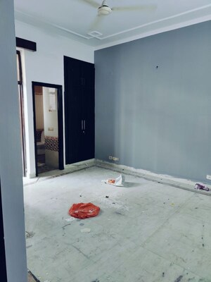Room in 2 BHK Builder Floor at Sector 52 – for Rent