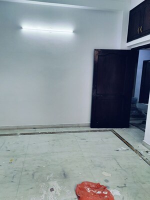 Room in 2 BHK Builder Floor at Sector 52 – for Rent