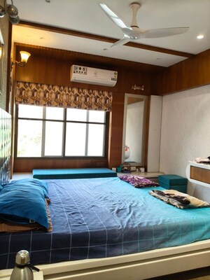 Bedroom in 4 BHK Apartment at 42 Parkview, Science City – for Rent