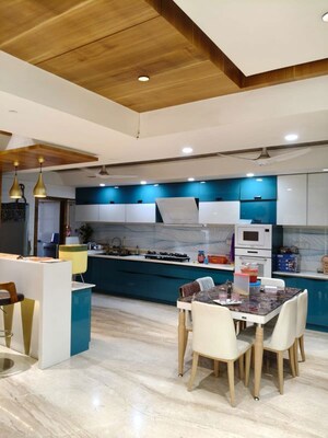 Team Area in 4 BHK Apartment at 42 Parkview, Science City – for Rent